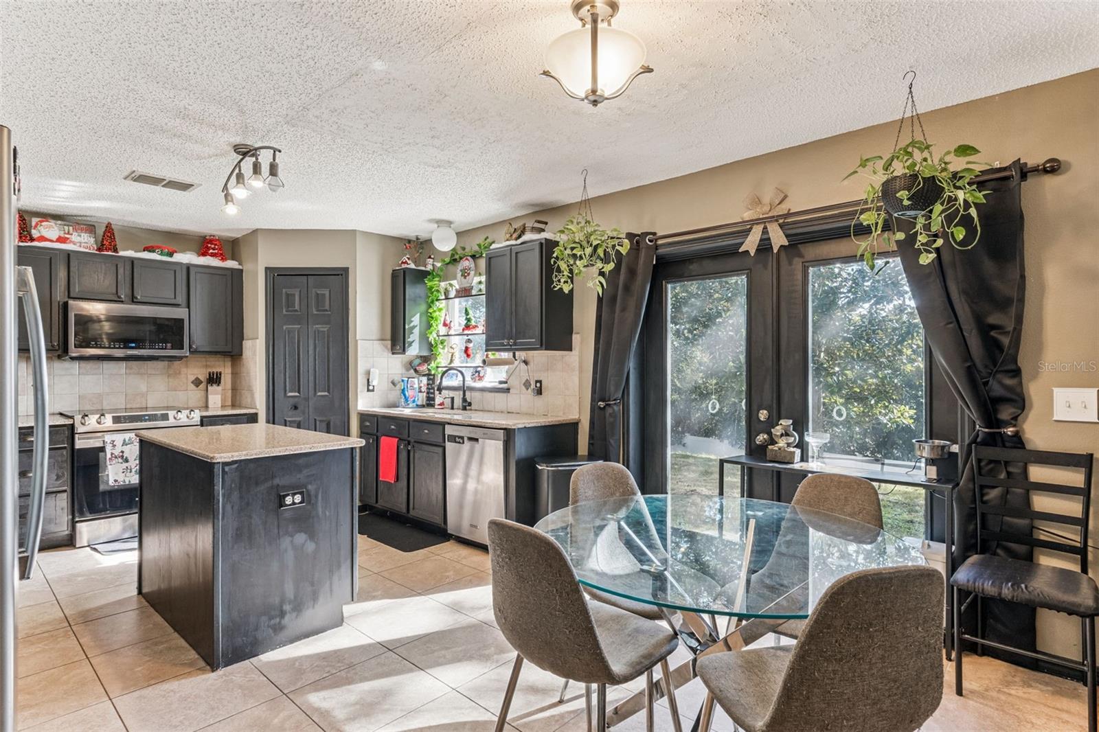 MINNEOLA PINE BLUFF PH 02 LT 98 PB 50 P - Residential