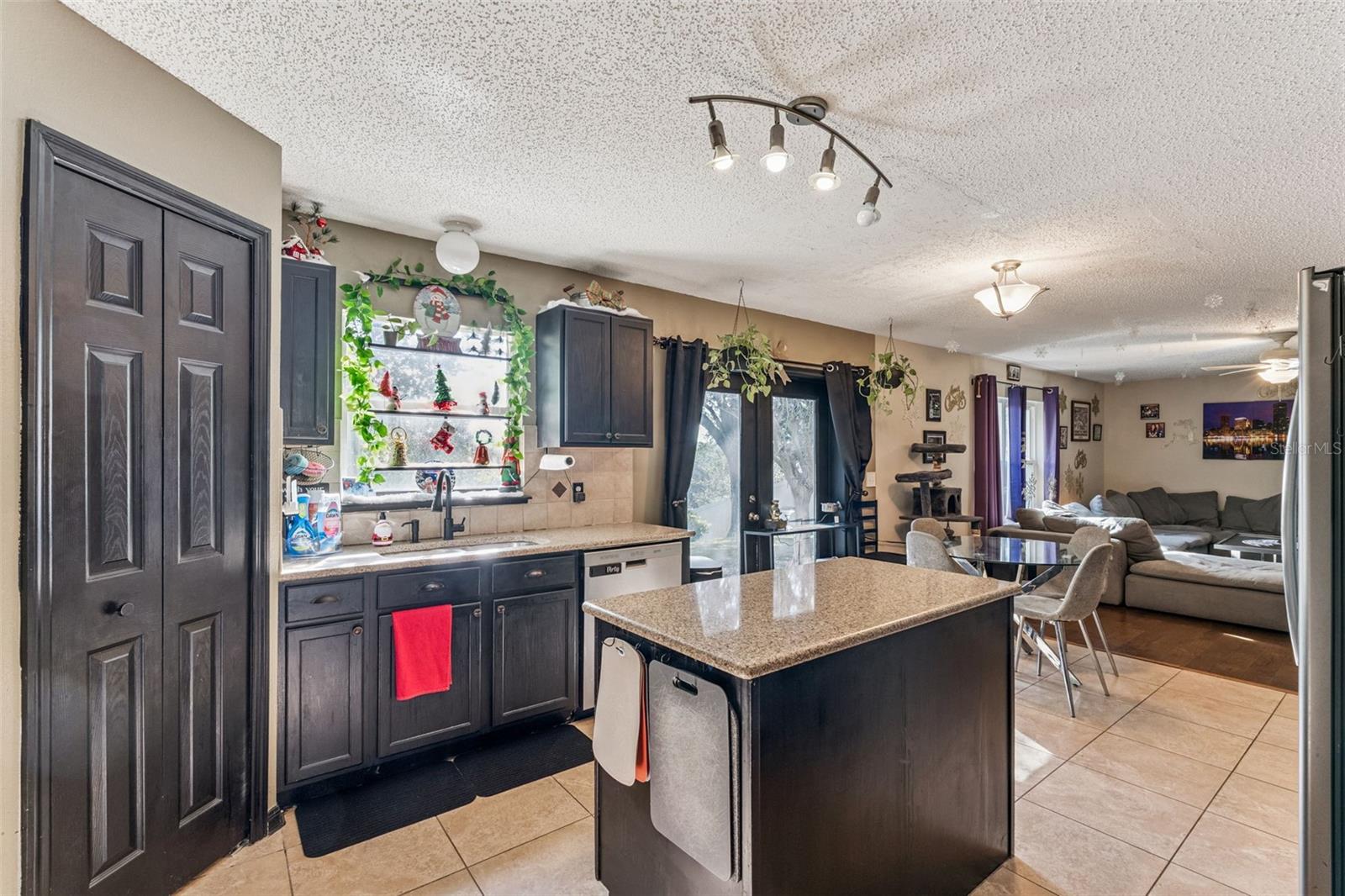 MINNEOLA PINE BLUFF PH 02 LT 98 PB 50 P - Residential