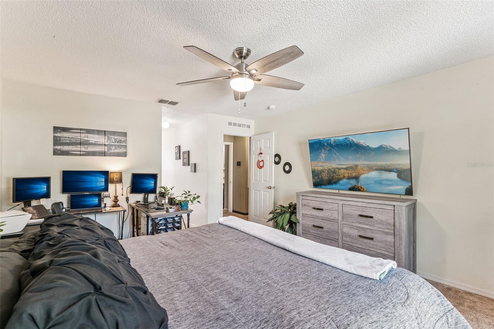 MINNEOLA PINE BLUFF PH 02 LT 98 PB 50 P - Residential