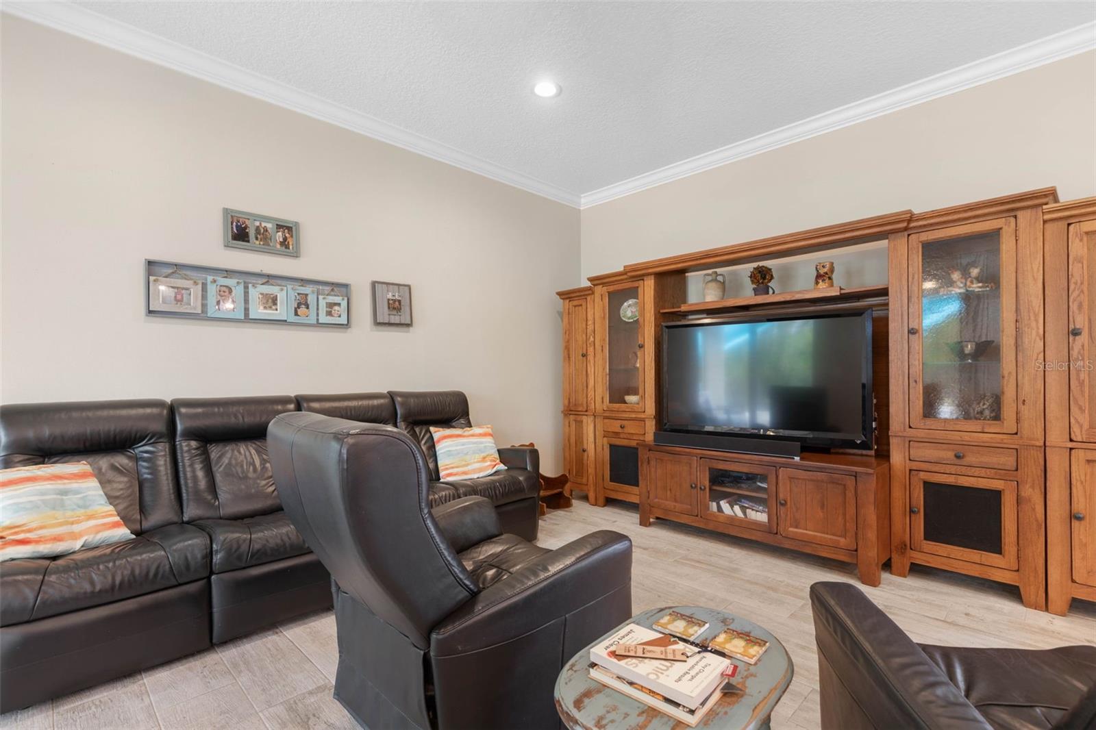CEDAR ISLAND - Residential