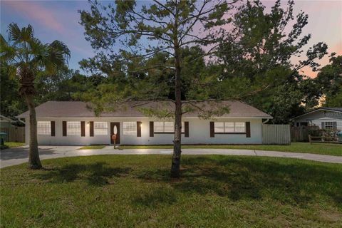 Photo of 1518 Oranole Road, Maitland, FL 32751 (MLS # O6327312) Photo of 1518 Oranole Road, Maitland, FL 32751 (MLS # O6327312)