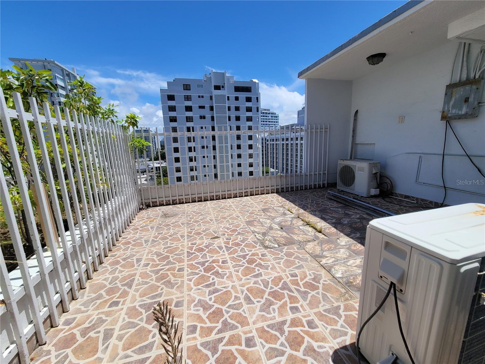 CONDADO SUITES - Residential