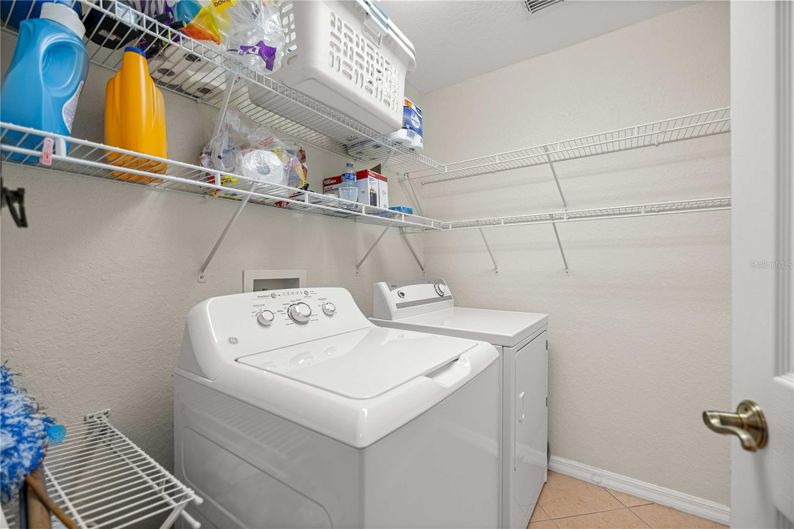 SILVER SPGS SHORES UN 08 - Residential