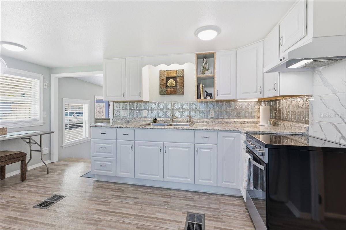 HOLIDAY TRAVEL PARK ENGLEWOOD - Residential