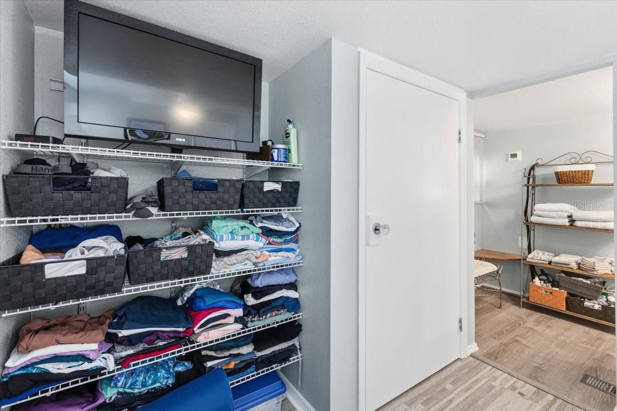 HOLIDAY TRAVEL PARK ENGLEWOOD - Residential