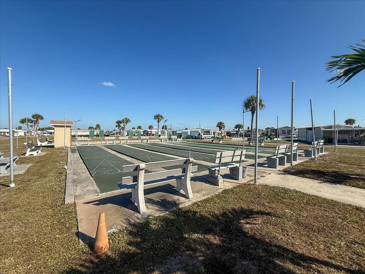 HOLIDAY TRAVEL PARK ENGLEWOOD - Residential