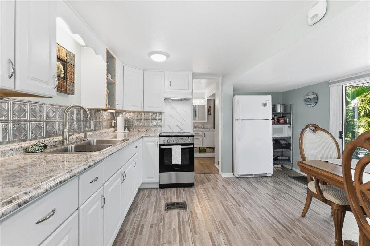 HOLIDAY TRAVEL PARK ENGLEWOOD - Residential