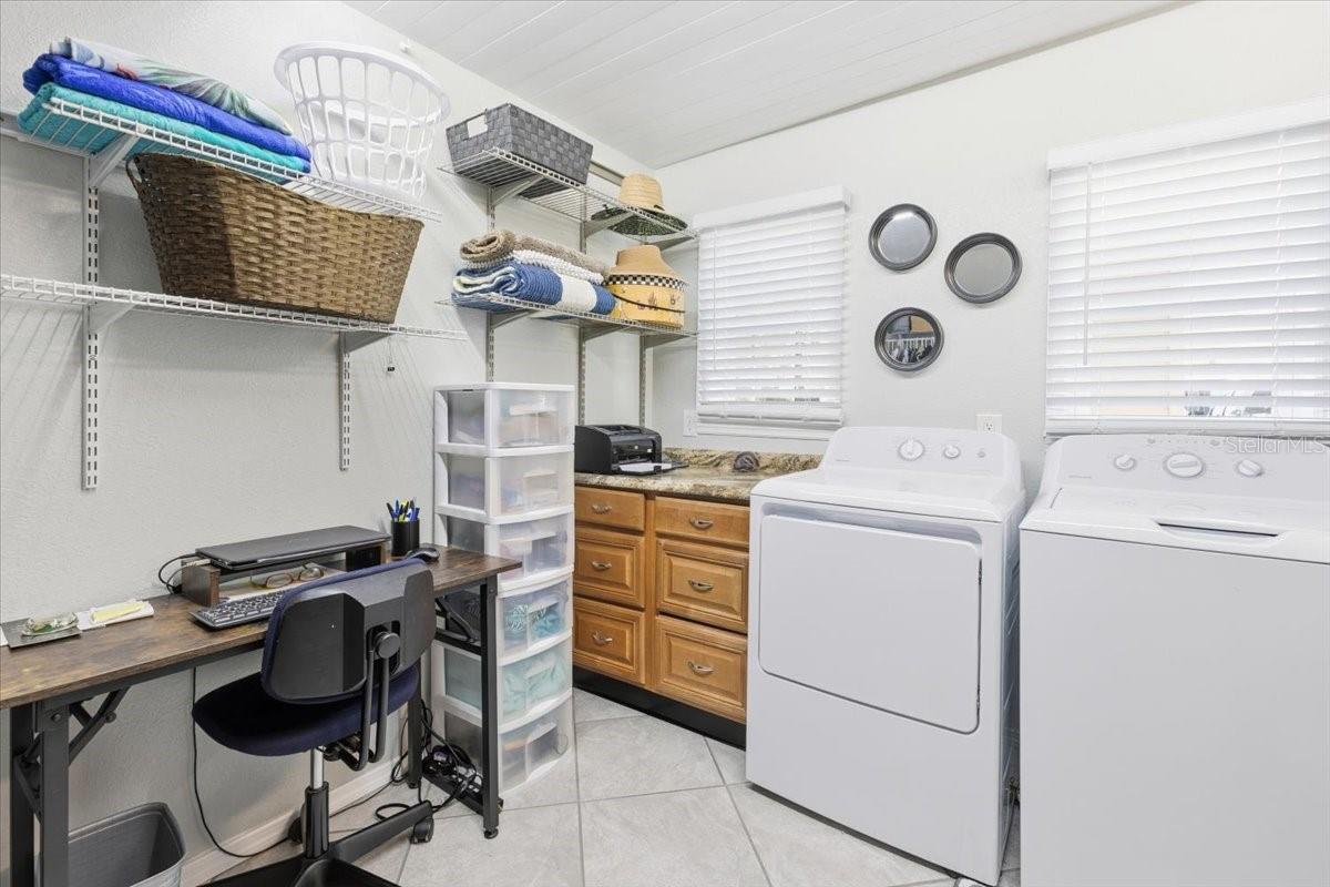 HOLIDAY TRAVEL PARK ENGLEWOOD - Residential