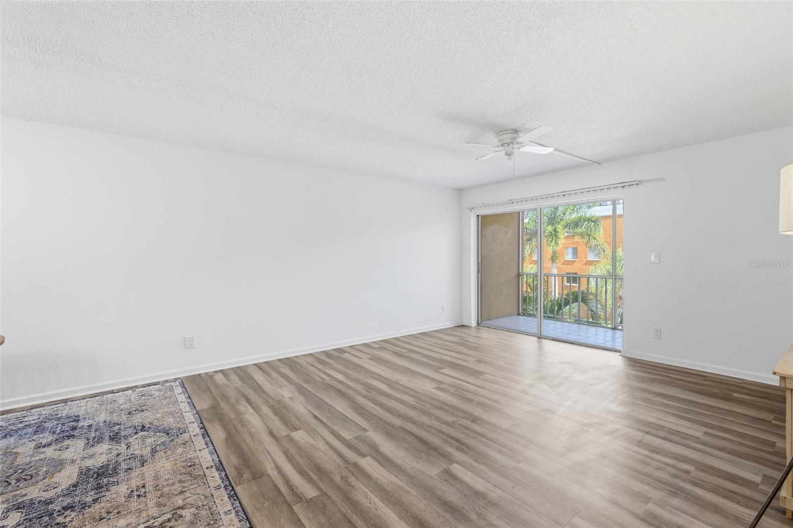 TOWERS CONDO - Residential