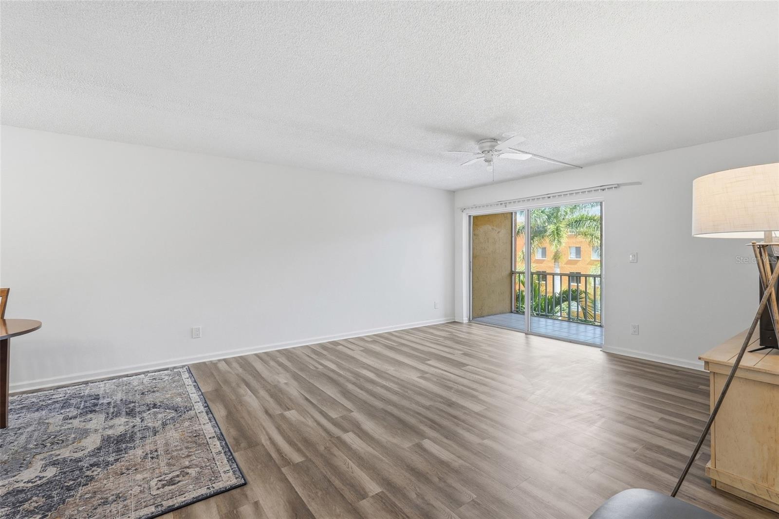 TOWERS CONDO - Residential