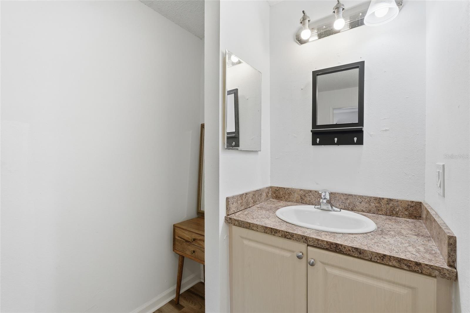 TOWERS CONDO - Residential