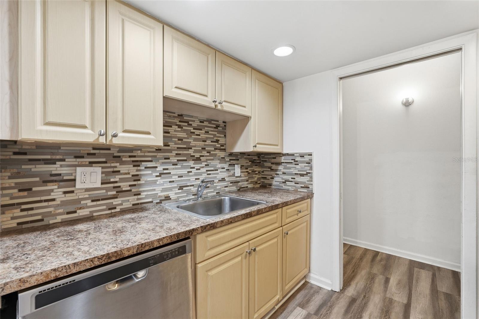 TOWERS CONDO - Residential