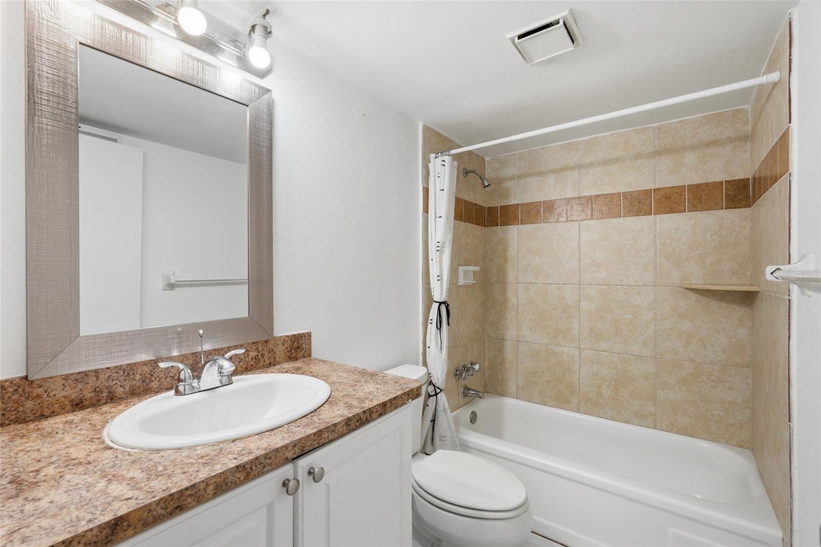 TOWERS CONDO - Residential