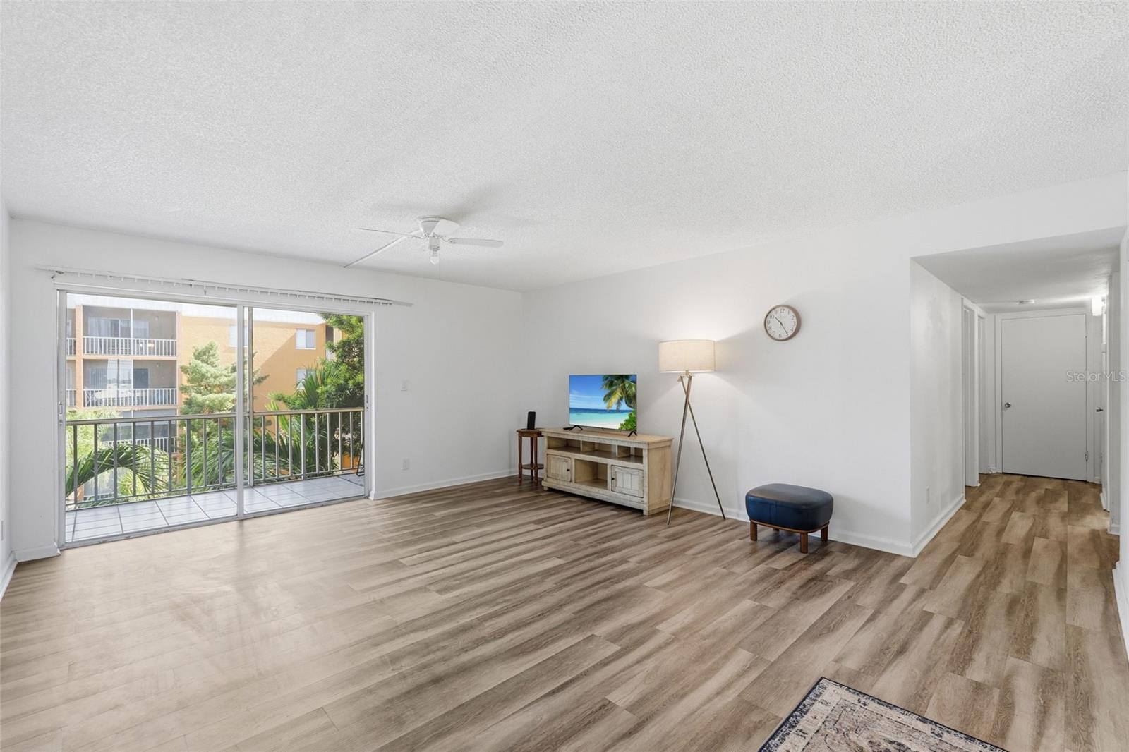TOWERS CONDO - Residential