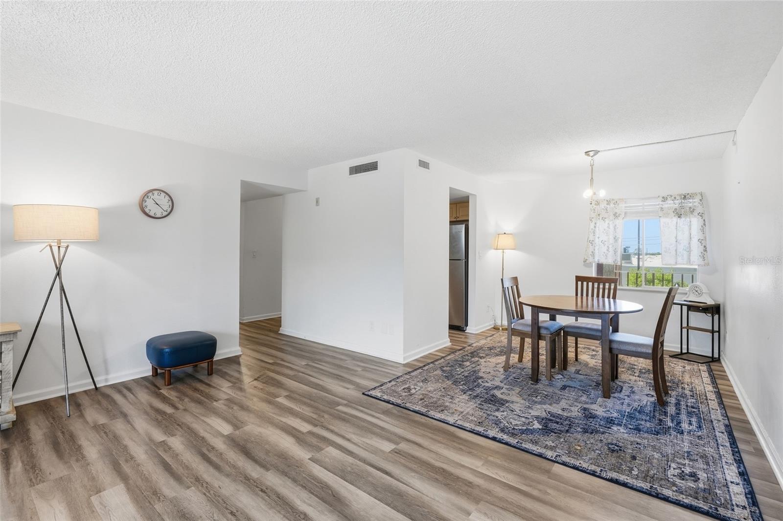 TOWERS CONDO - Residential