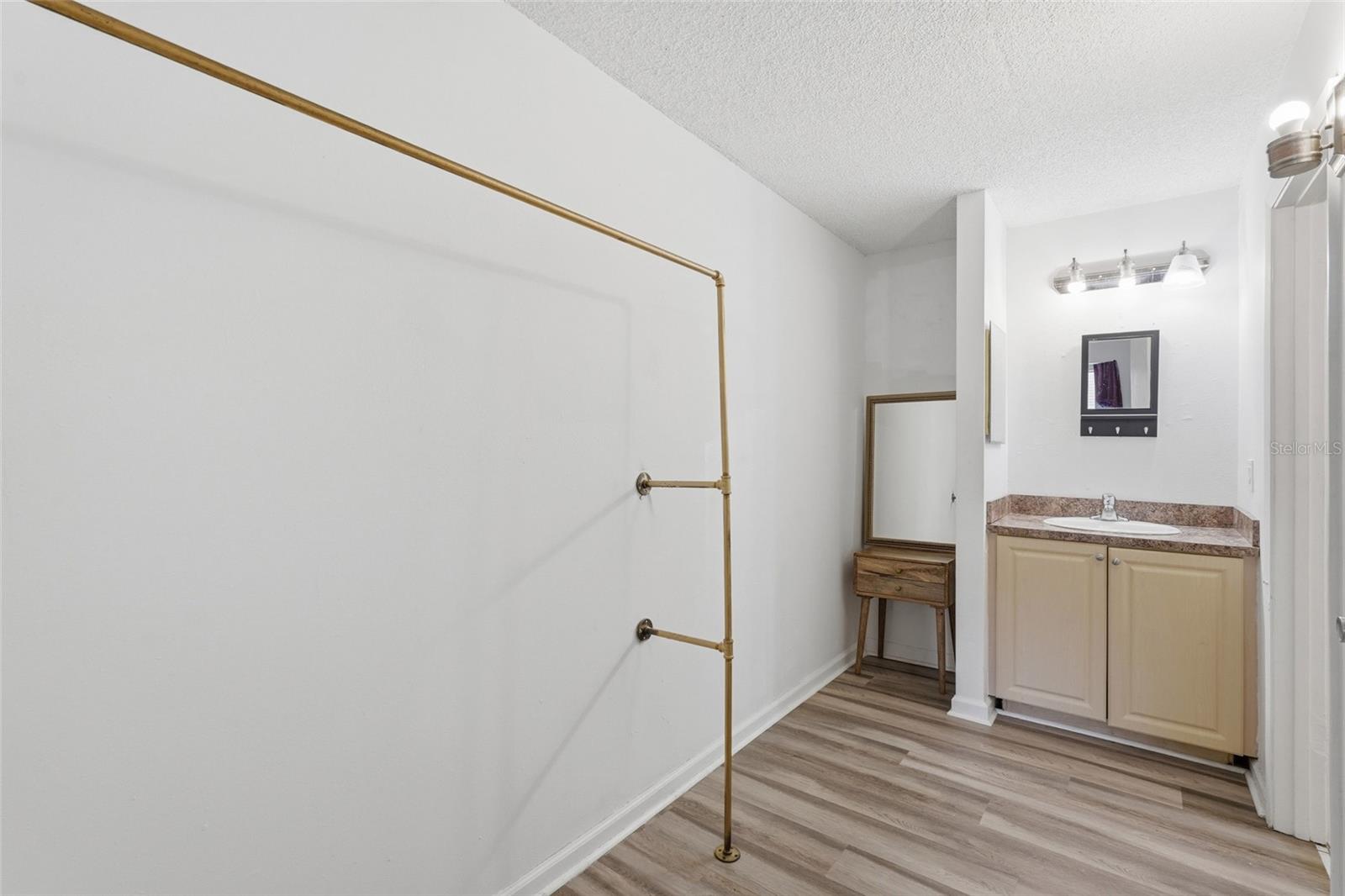 TOWERS CONDO - Residential