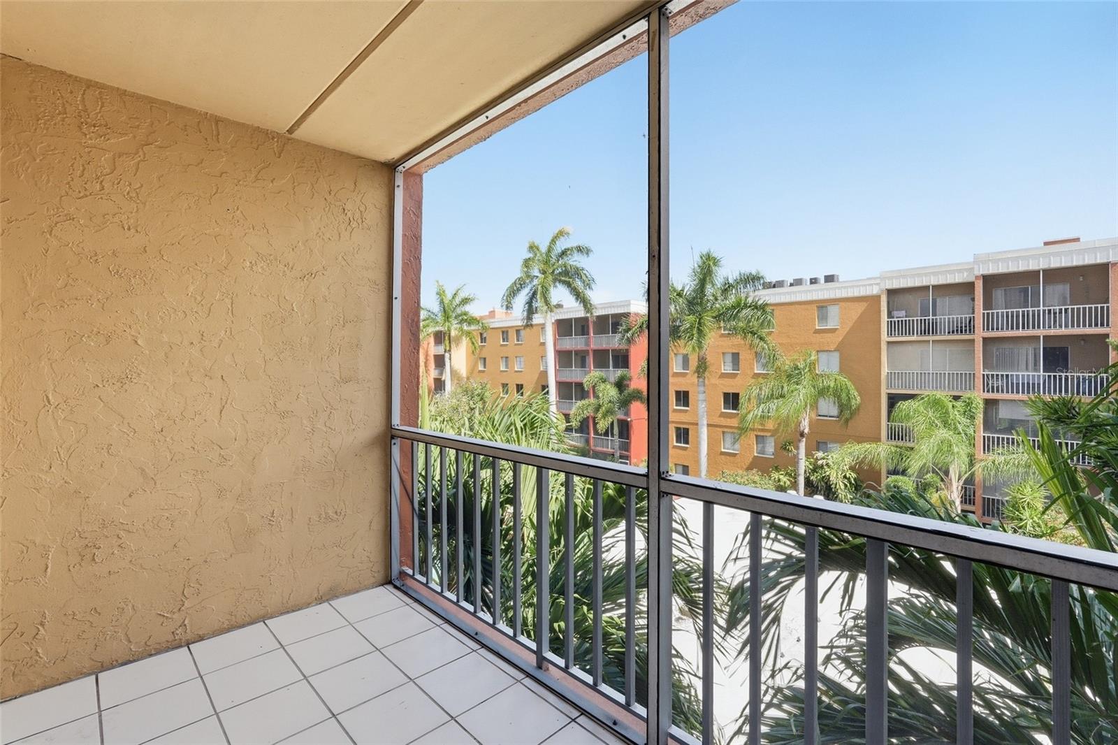 TOWERS CONDO - Residential
