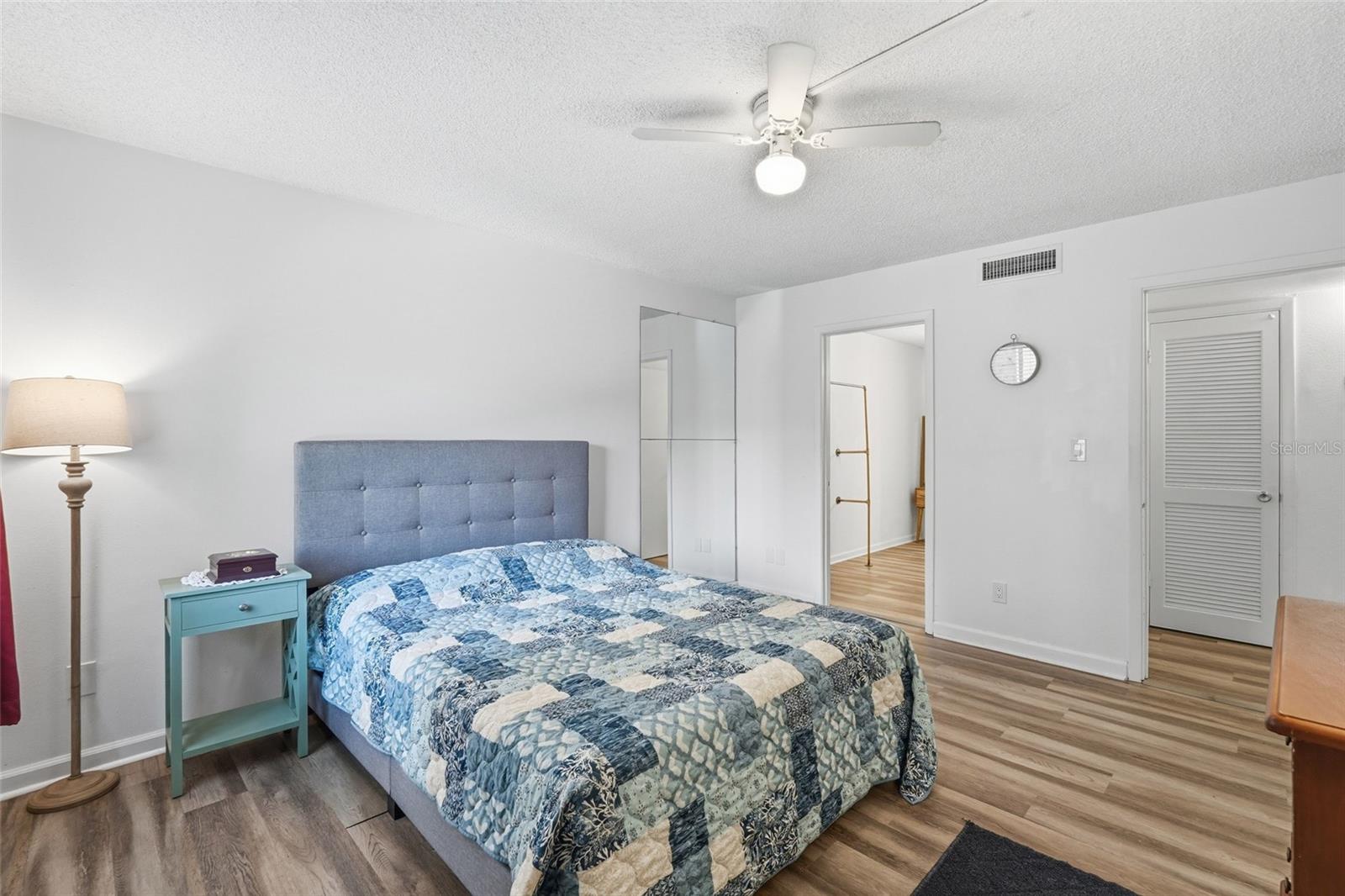 TOWERS CONDO - Residential