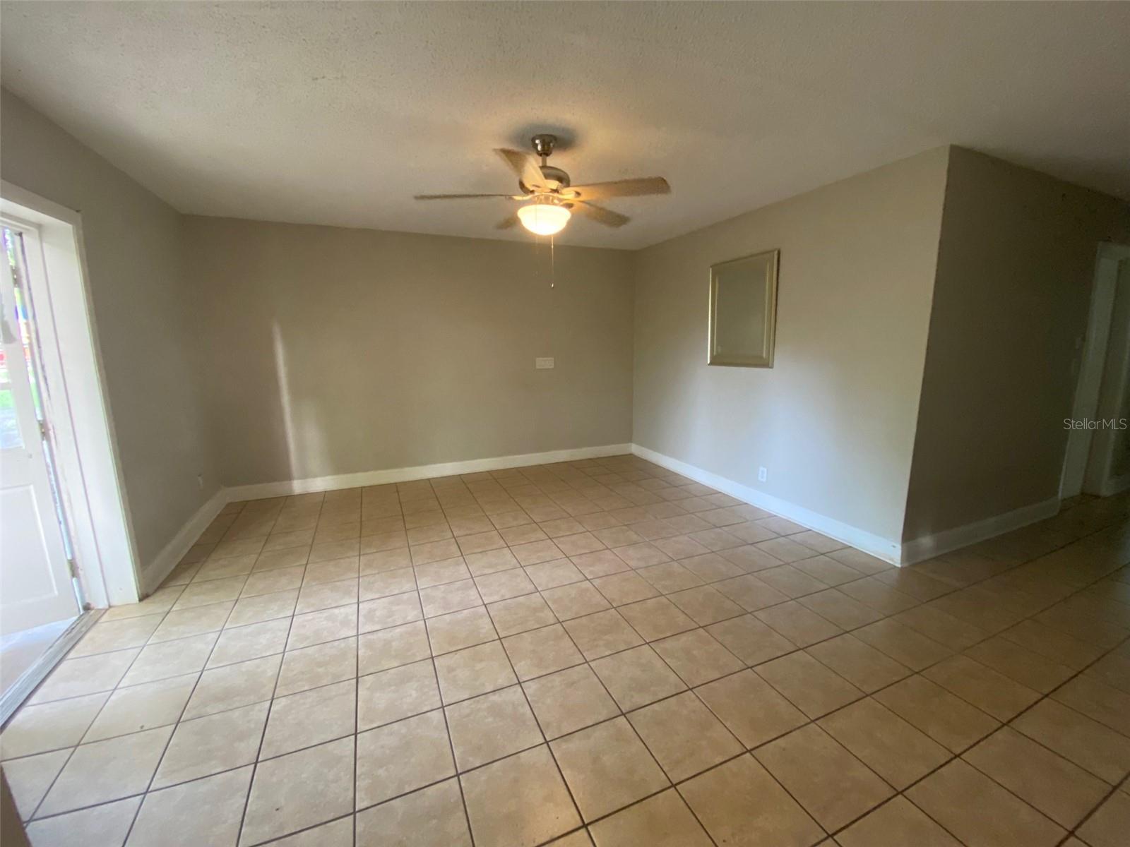 PALM HEIGHTS RESUB - Residential Lease