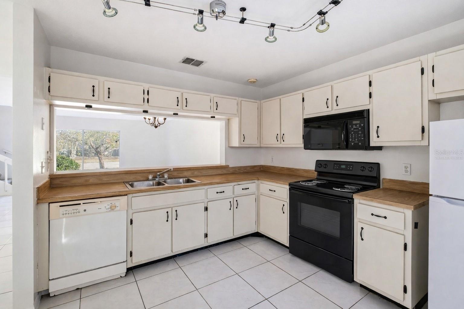 LAKEVIEW VILLAGE CONDO 10 - Residential