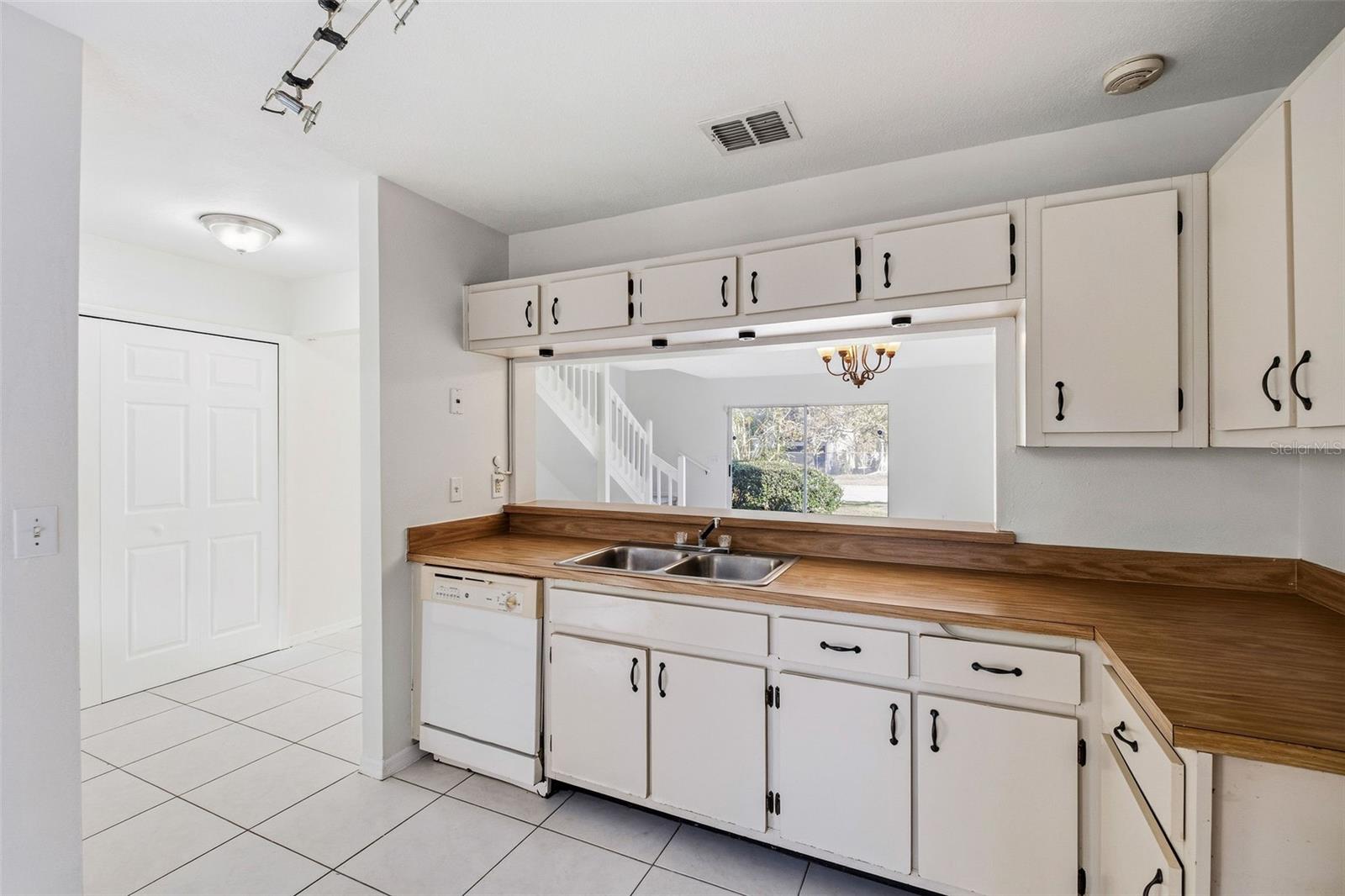 LAKEVIEW VILLAGE CONDO 10 - Residential