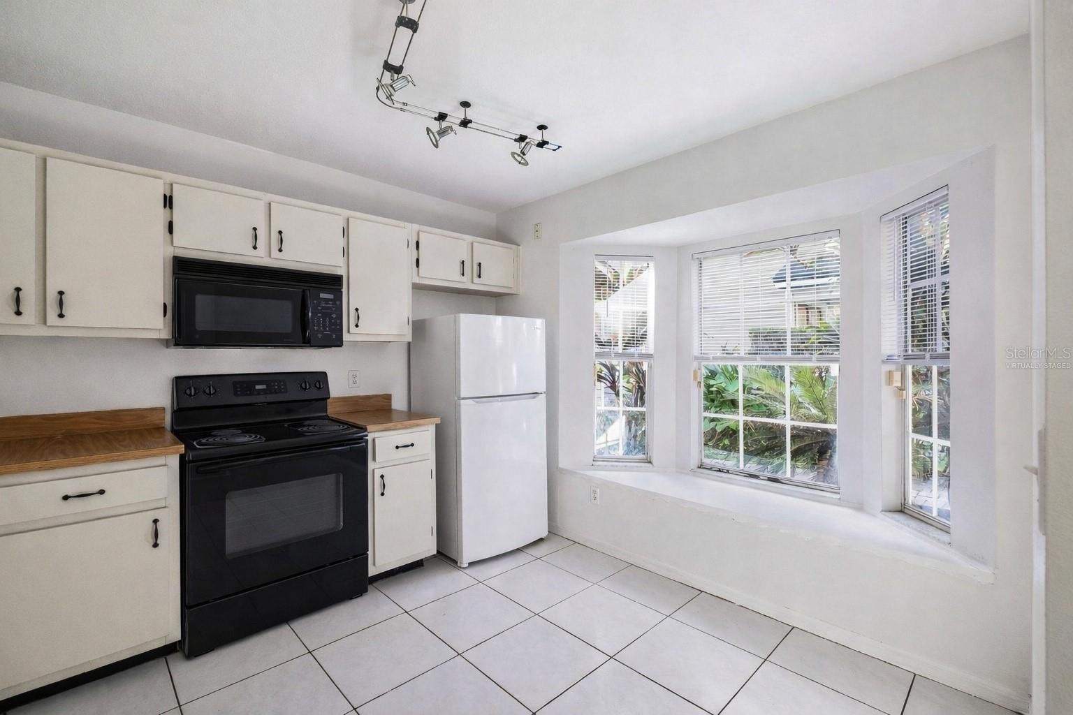 LAKEVIEW VILLAGE CONDO 10 - Residential