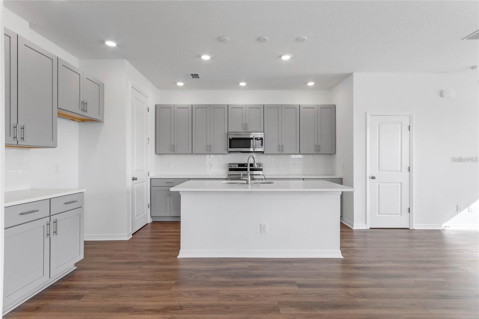 FESTIVAL PH 2 - Residential Lease