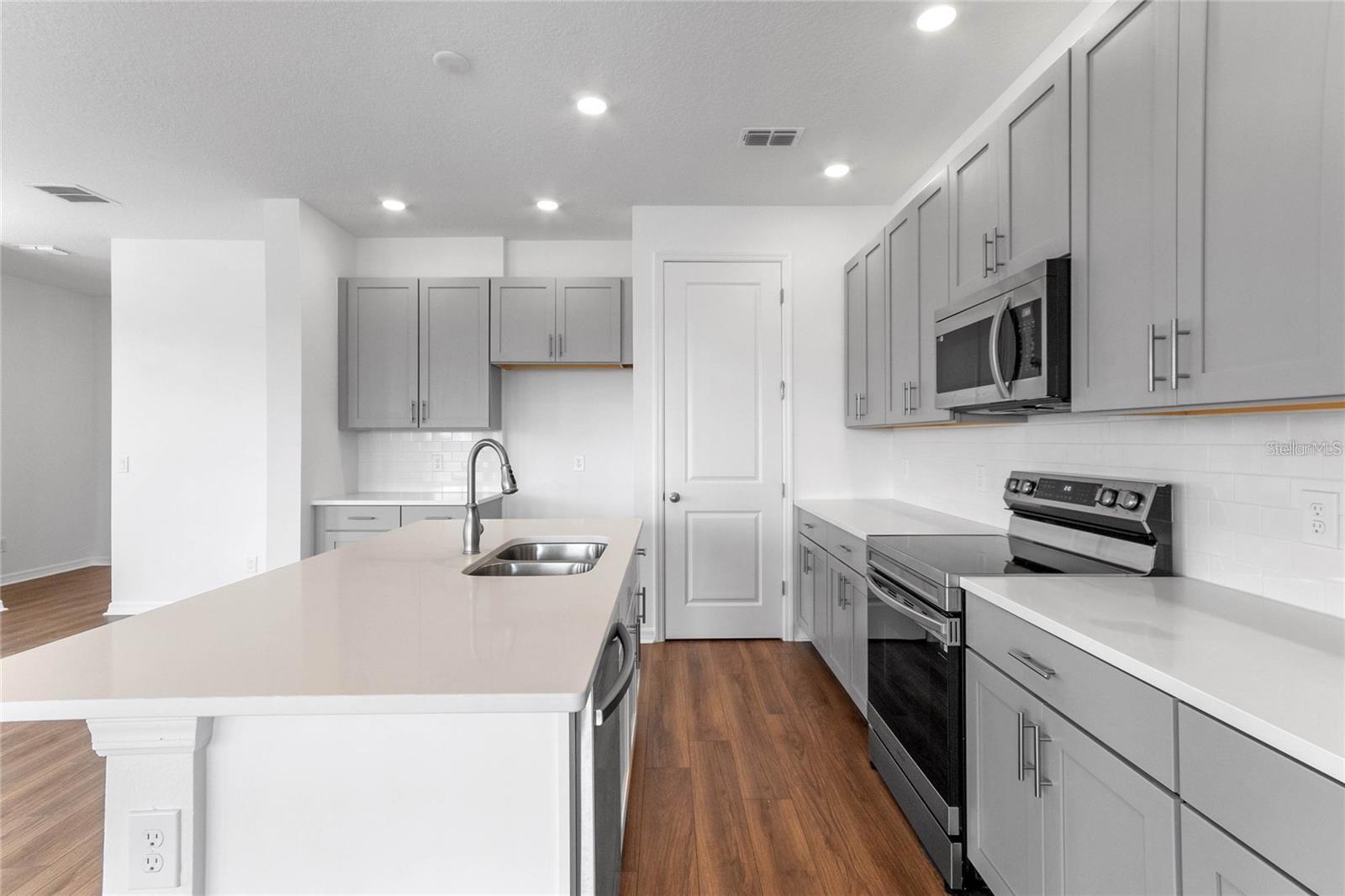 FESTIVAL PH 2 - Residential Lease