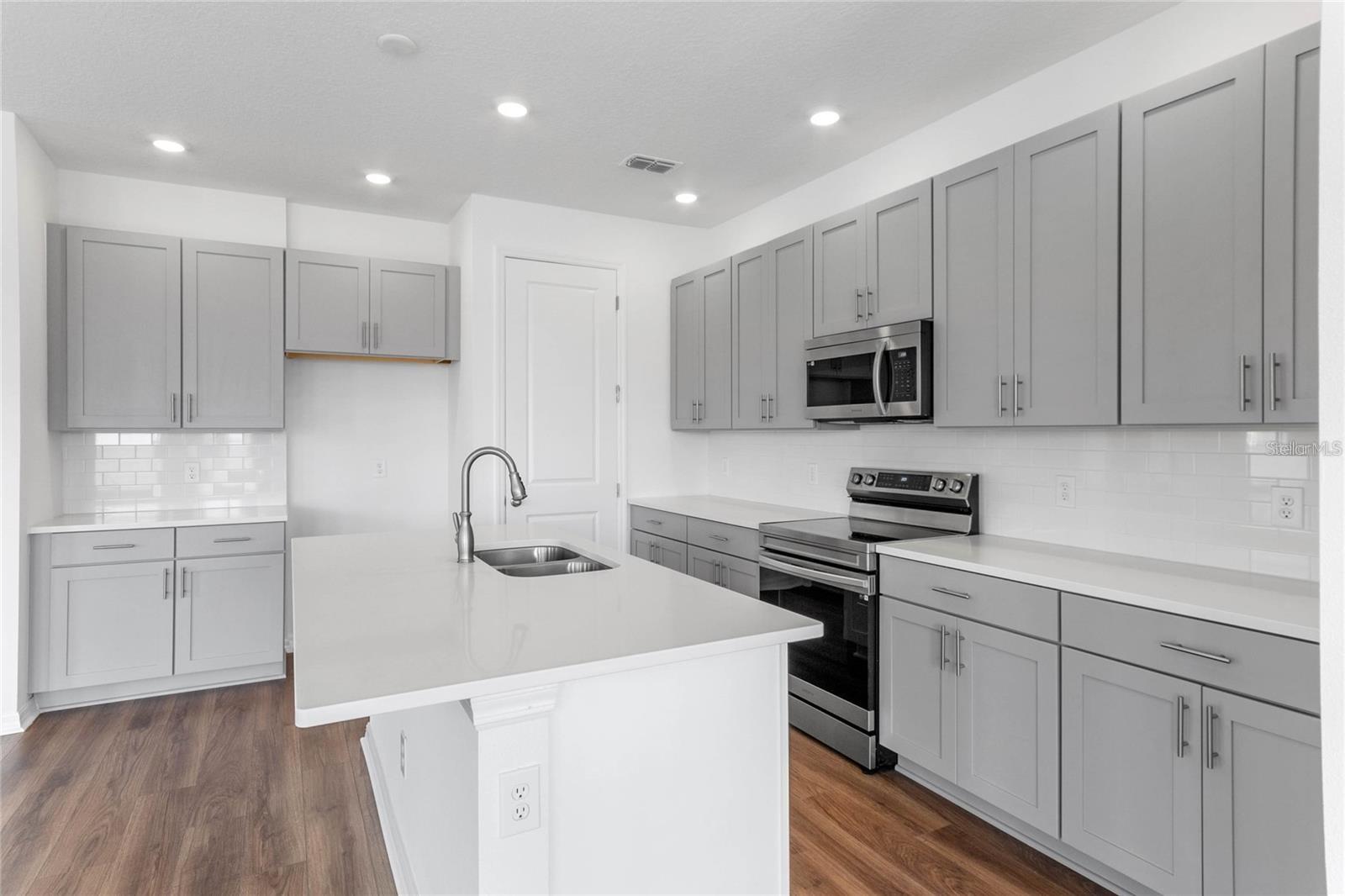 FESTIVAL PH 2 - Residential Lease