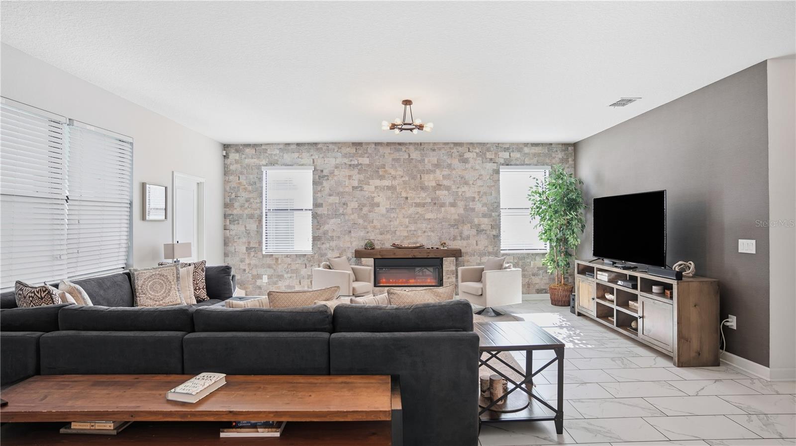 STOREY LAKE PH 3 - Residential