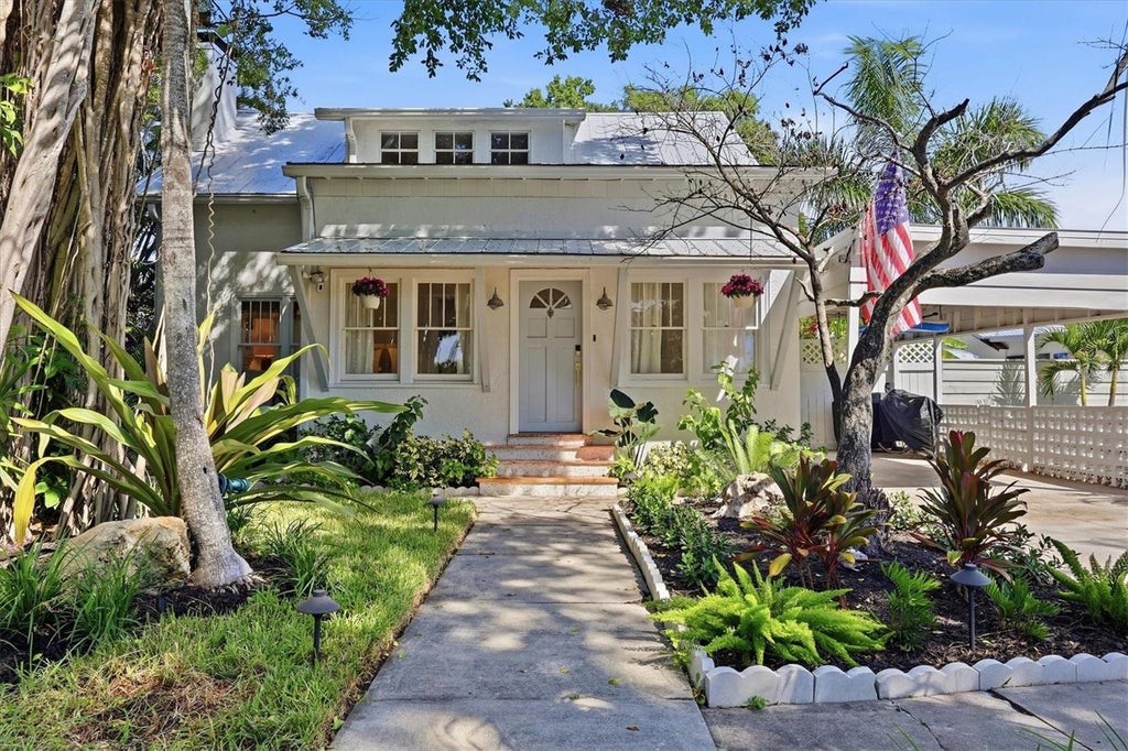 Photo of 112 Nippino Trail W, Nokomis, FL 34275 (MLS # N6145947)