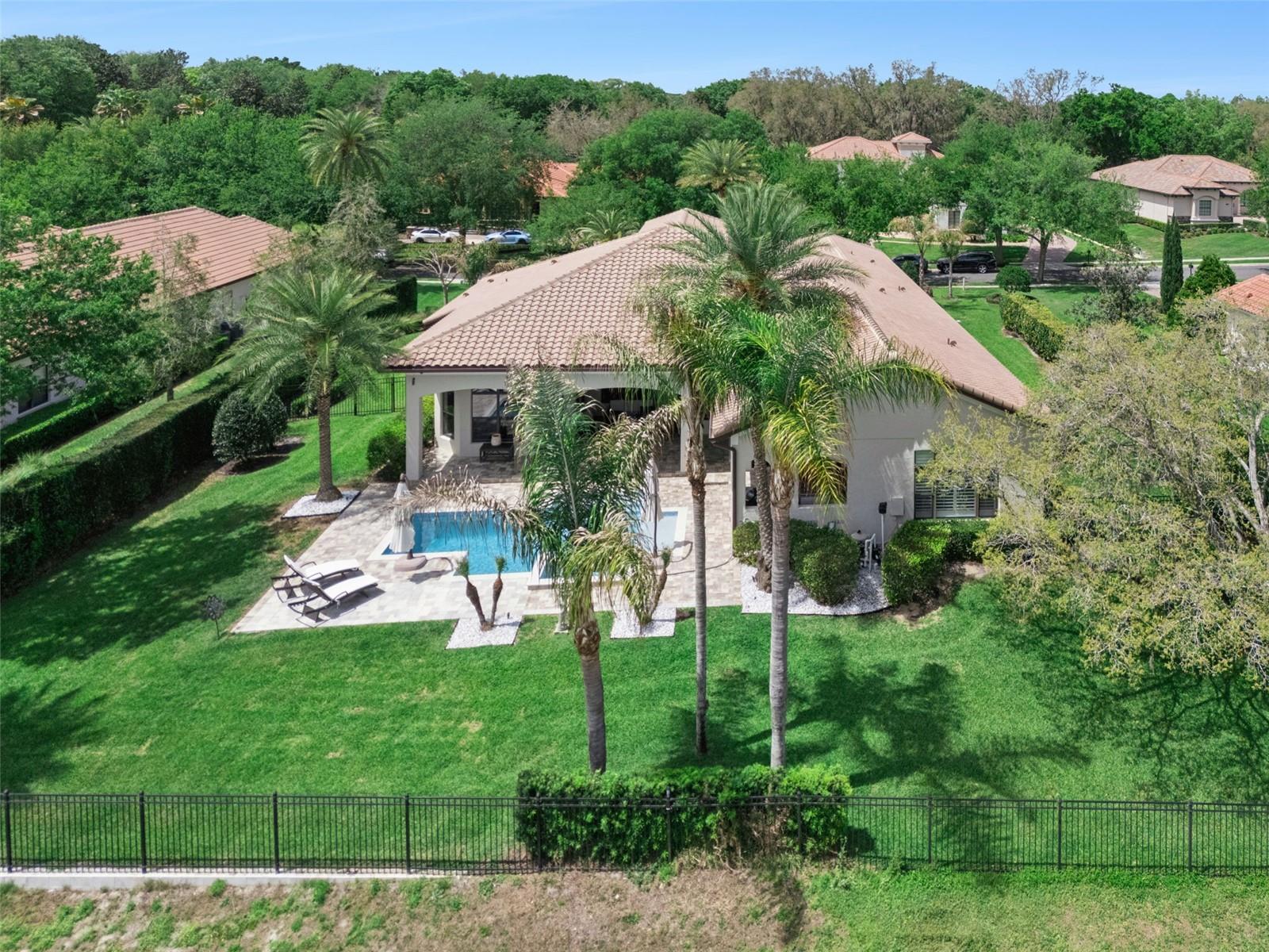 HEATHROW COUNTRY ESTATE HOMES - Residential