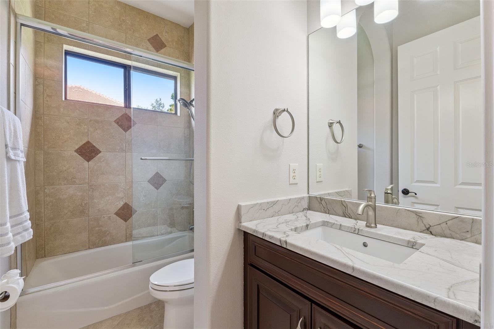 HEATHROW COUNTRY ESTATE HOMES - Residential