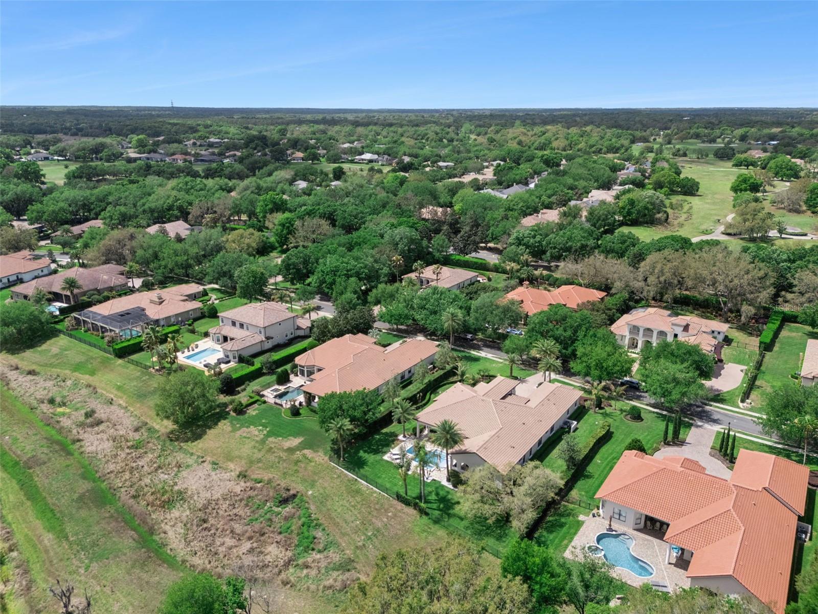 HEATHROW COUNTRY ESTATE HOMES - Residential