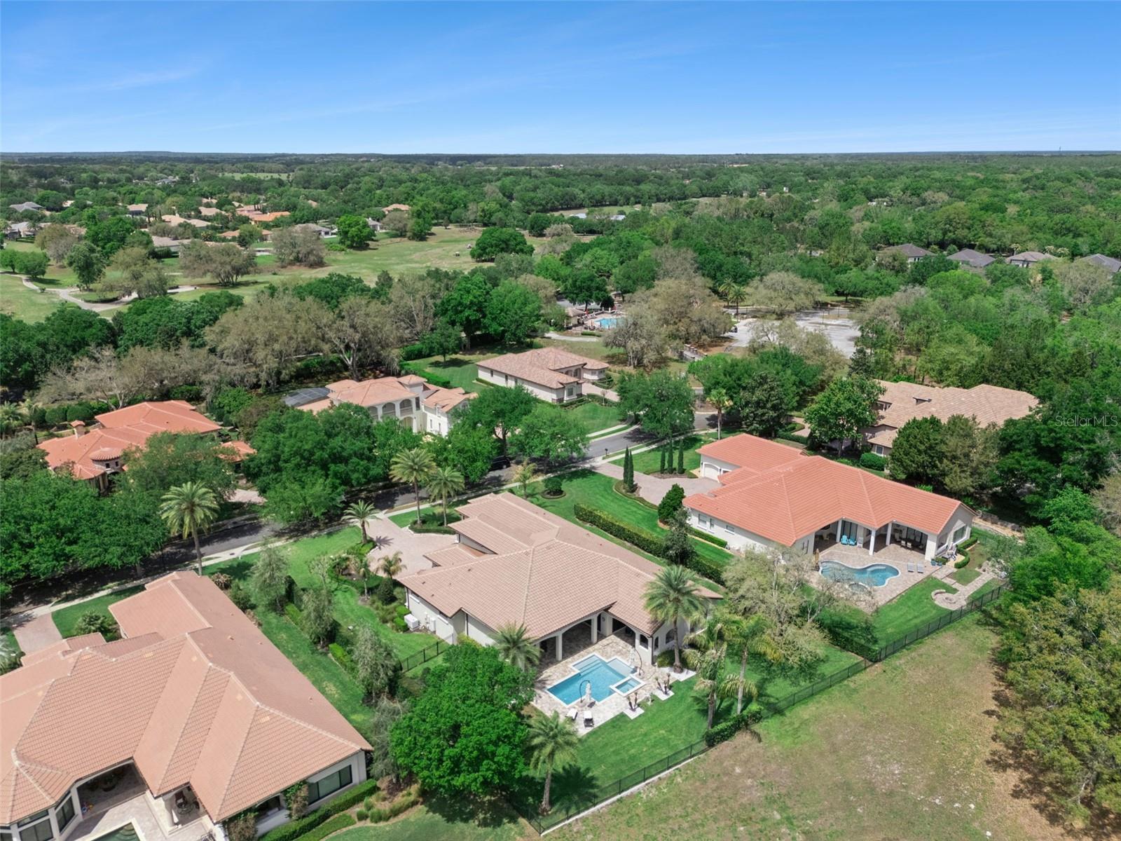 HEATHROW COUNTRY ESTATE HOMES - Residential