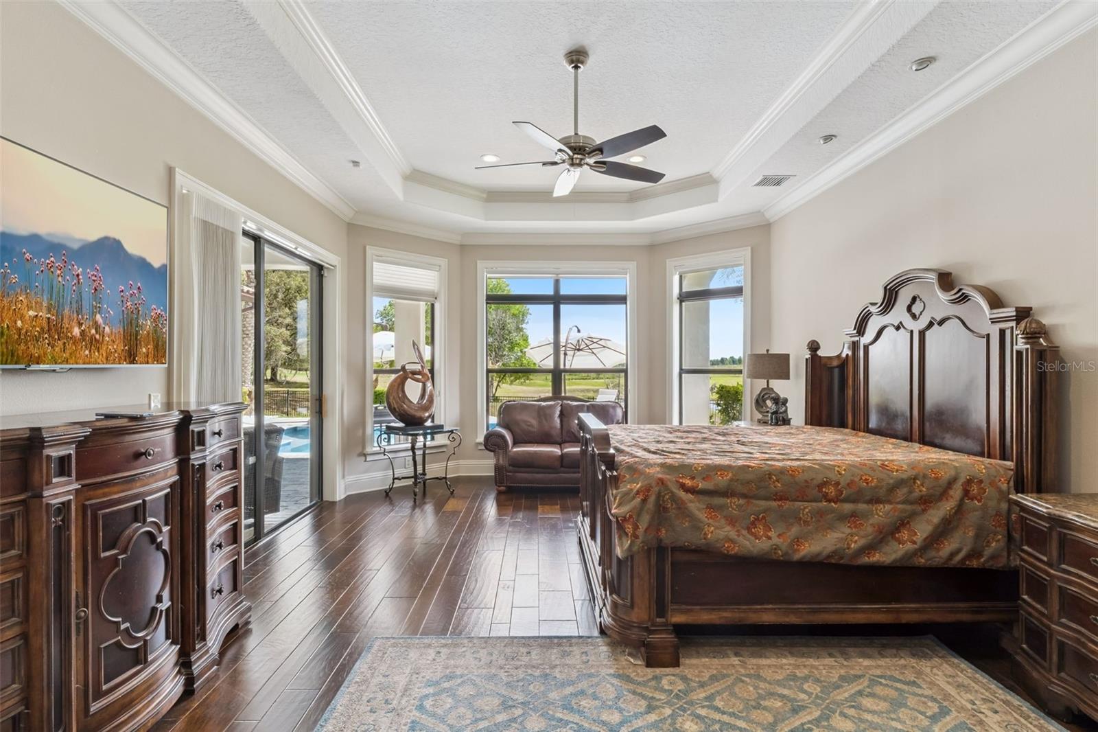 HEATHROW COUNTRY ESTATE HOMES - Residential