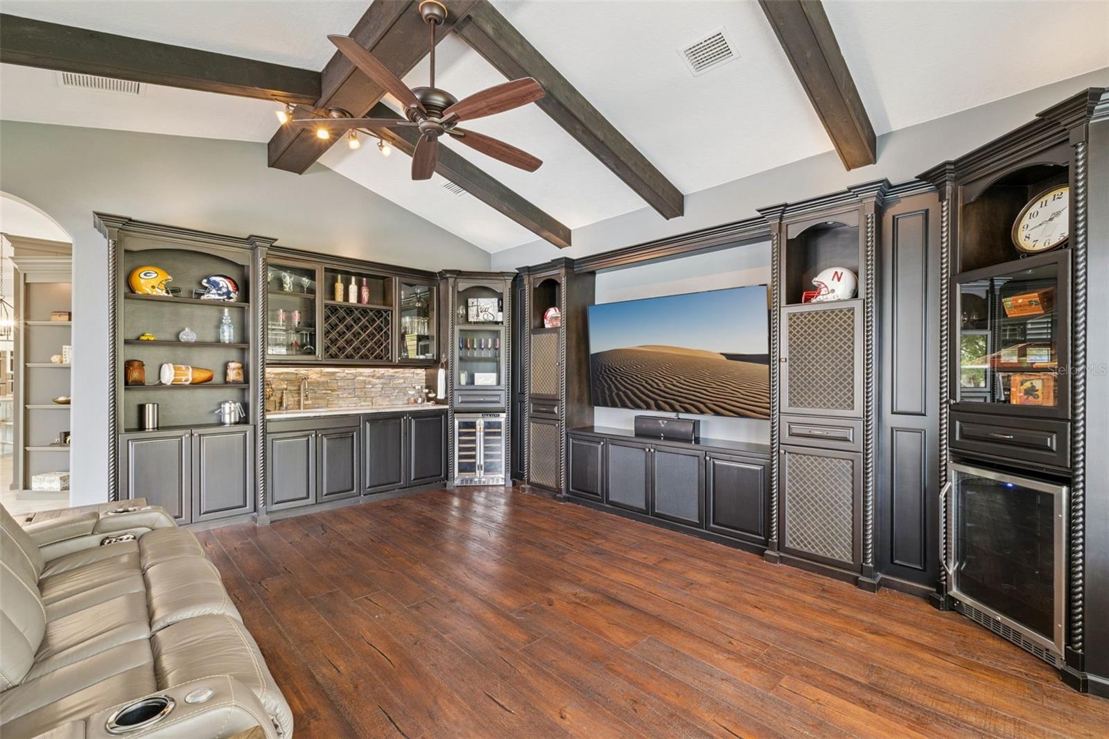 HEATHROW COUNTRY ESTATE HOMES - Residential