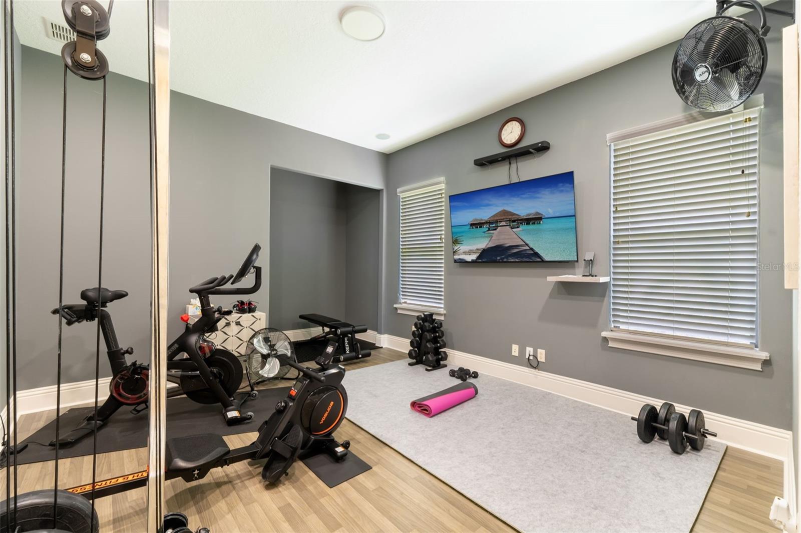 HEATHROW COUNTRY ESTATE HOMES - Residential