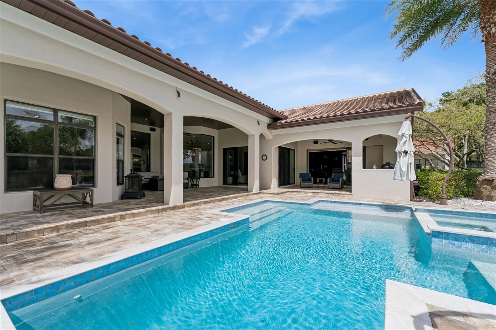 HEATHROW COUNTRY ESTATE HOMES - Residential