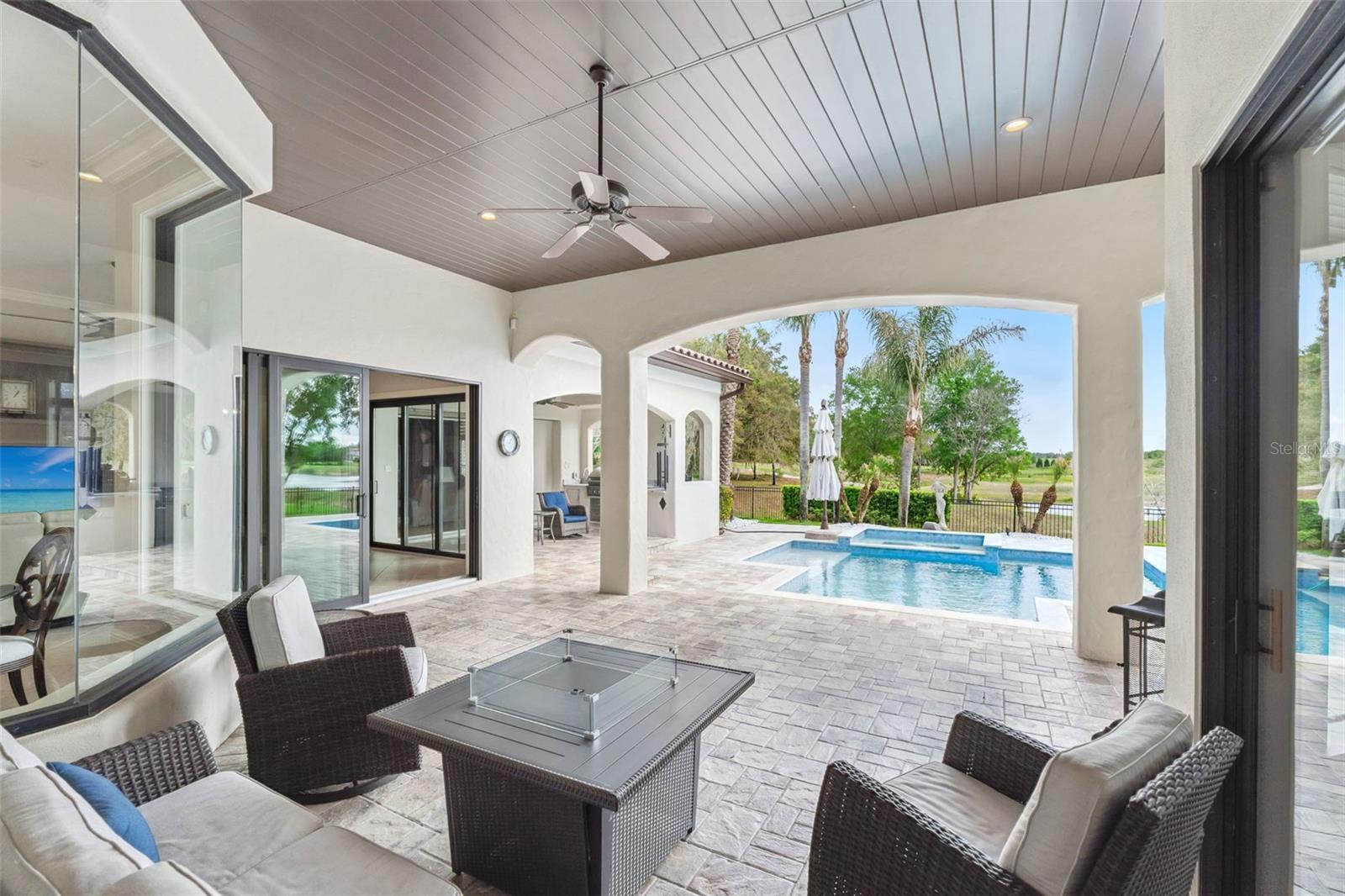 HEATHROW COUNTRY ESTATE HOMES - Residential