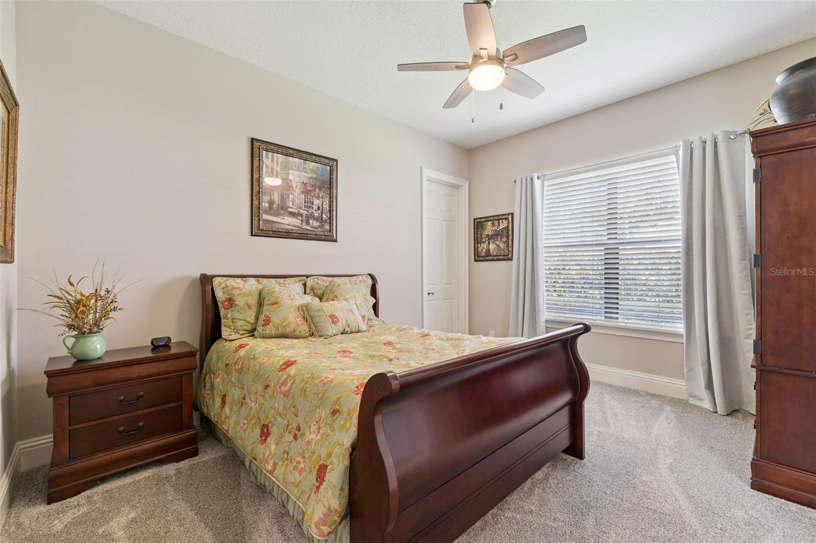 HEATHROW COUNTRY ESTATE HOMES - Residential