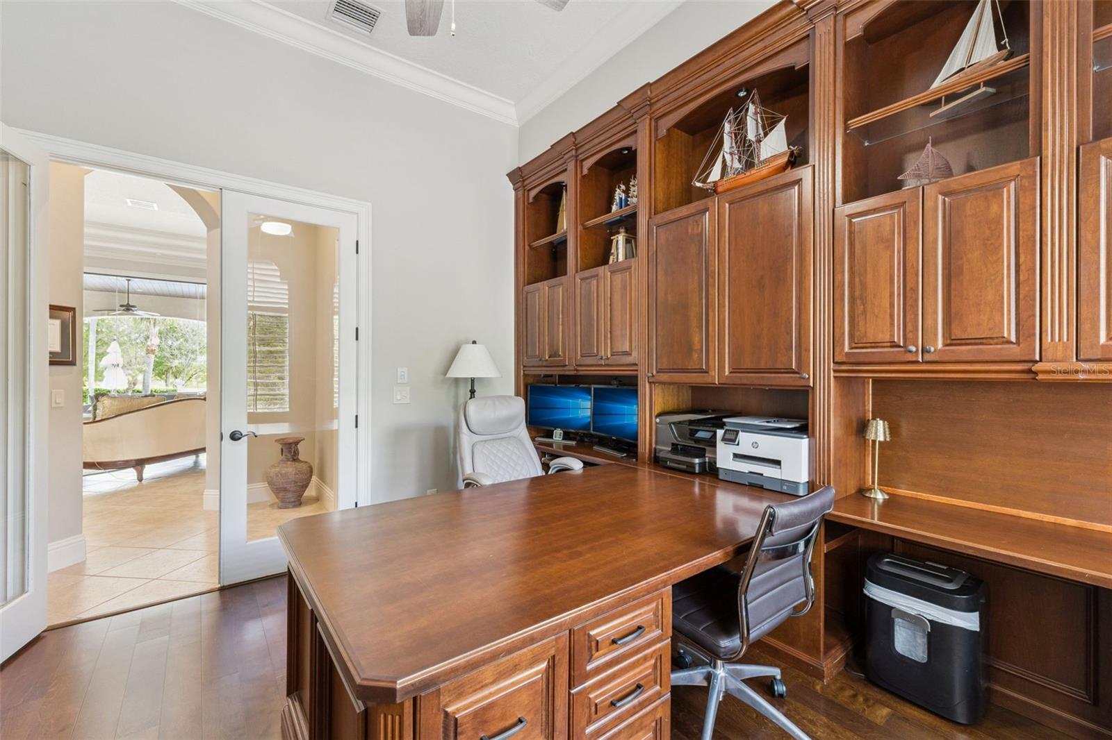 HEATHROW COUNTRY ESTATE HOMES - Residential