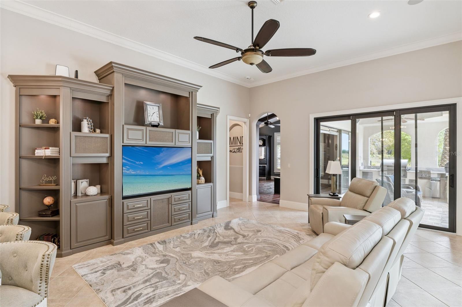 HEATHROW COUNTRY ESTATE HOMES - Residential