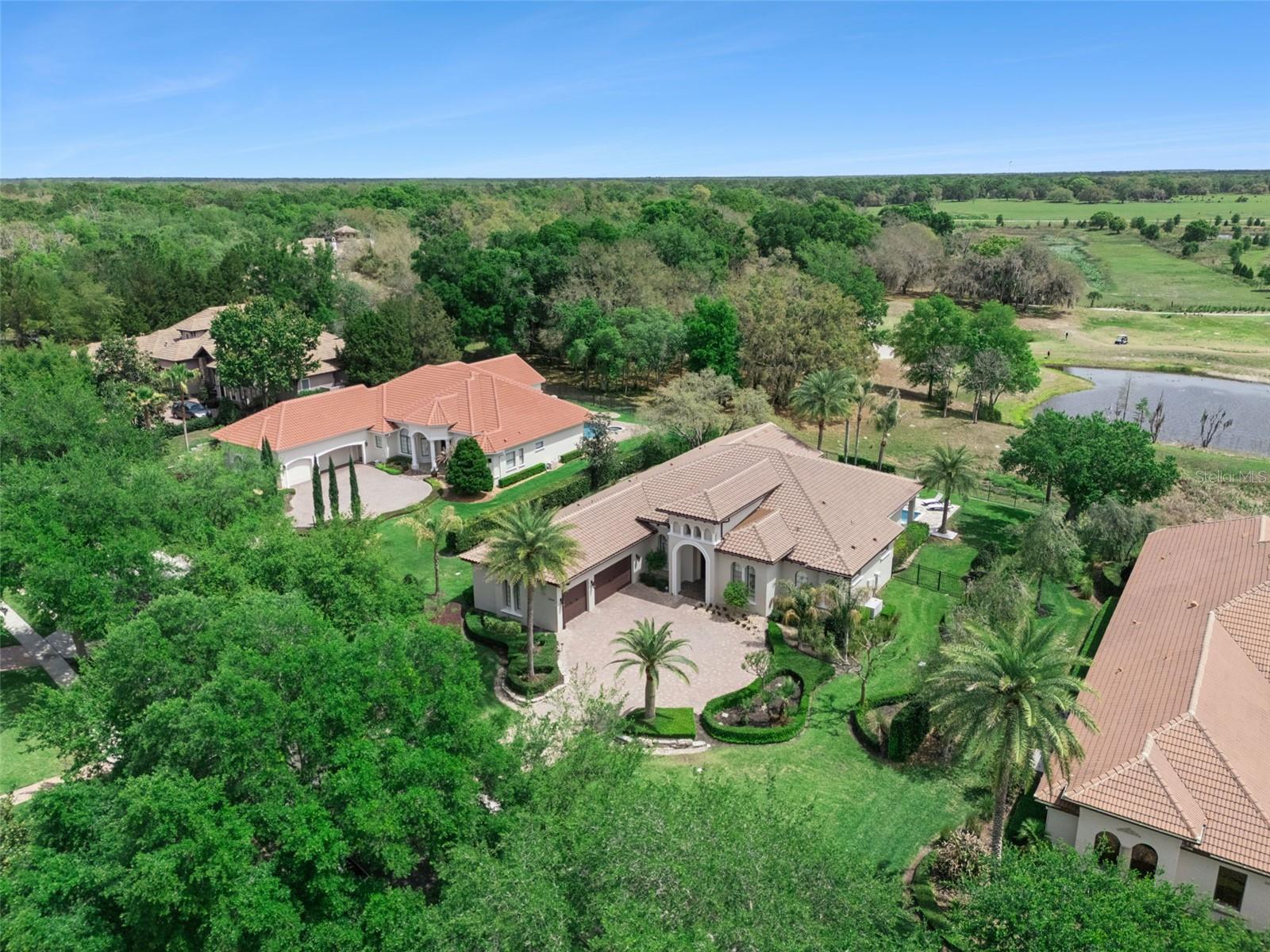 HEATHROW COUNTRY ESTATE HOMES - Residential