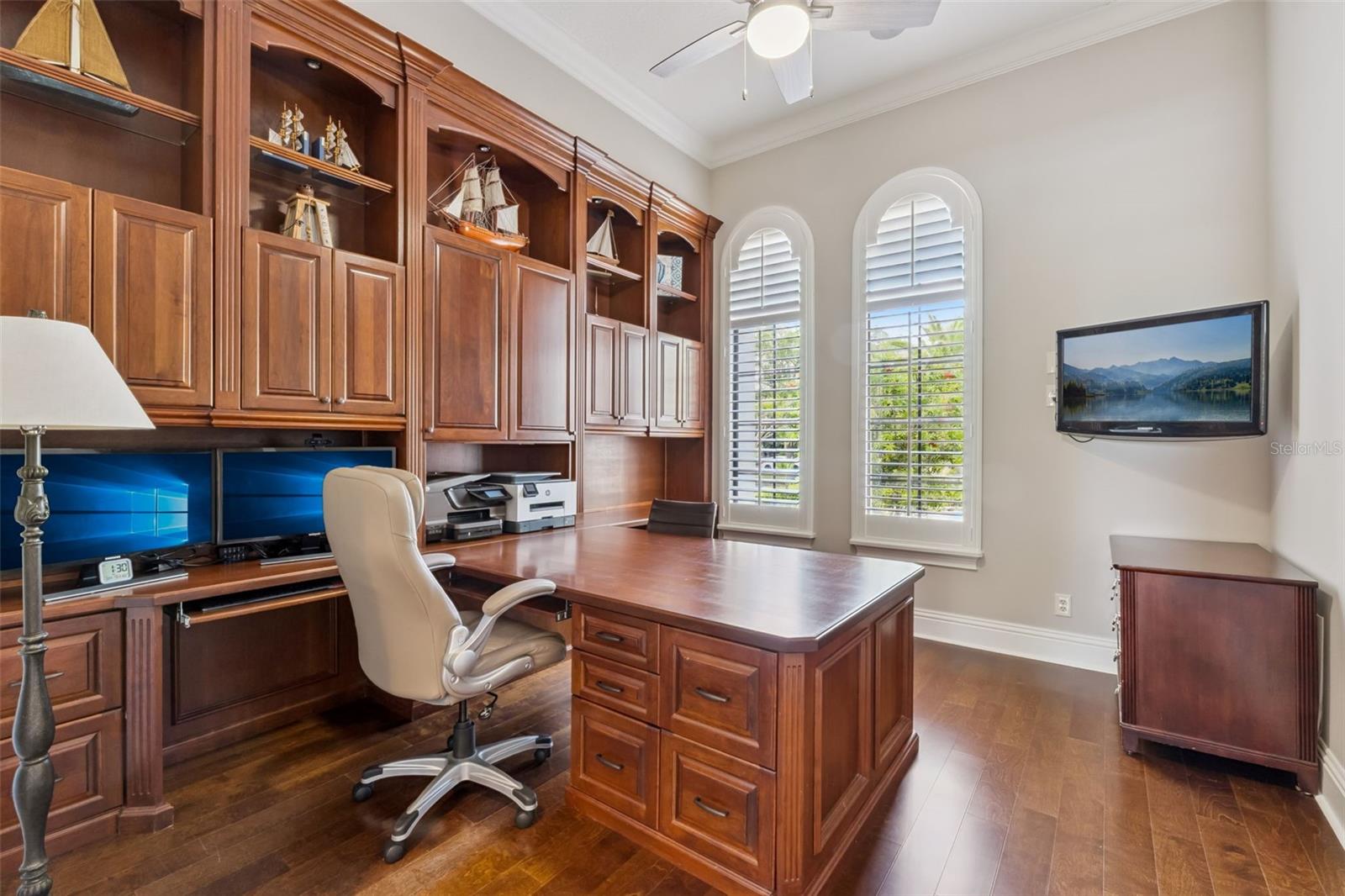 HEATHROW COUNTRY ESTATE HOMES - Residential