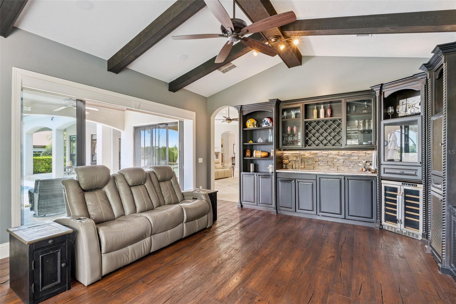 HEATHROW COUNTRY ESTATE HOMES - Residential