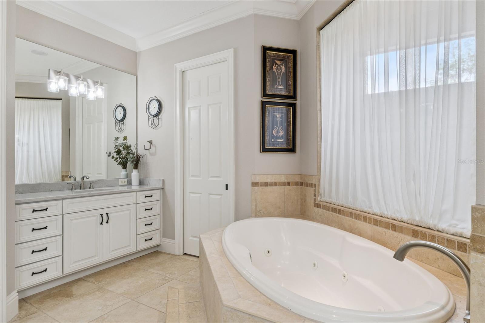 HEATHROW COUNTRY ESTATE HOMES - Residential