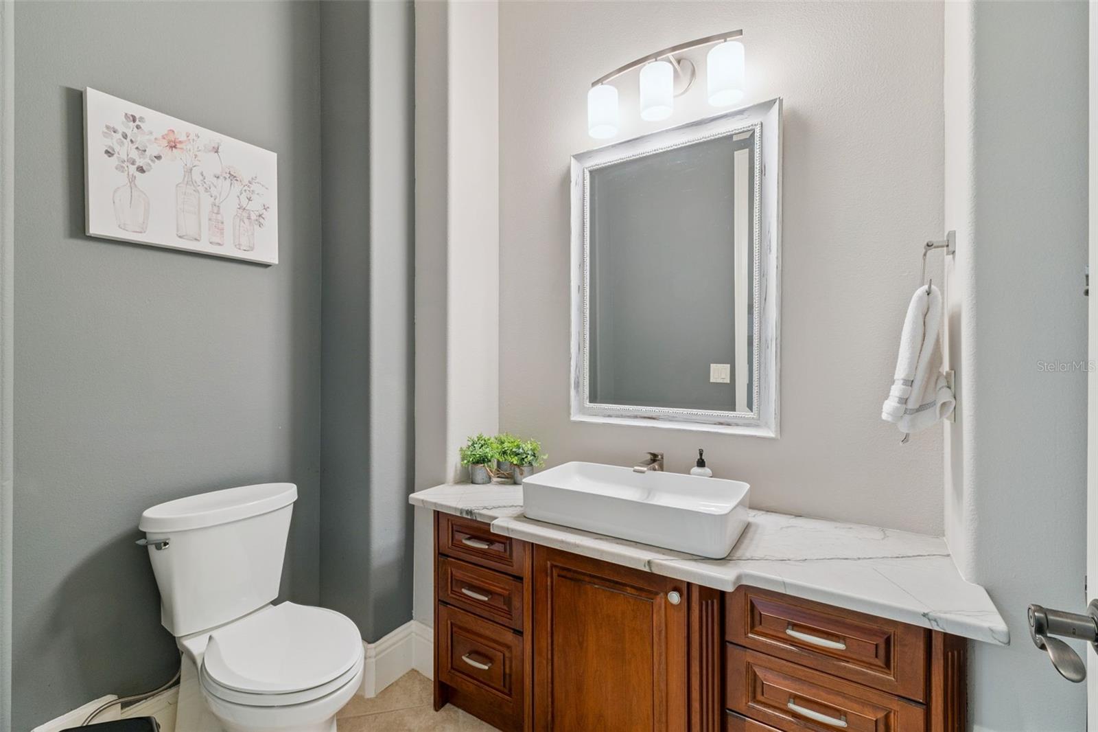 HEATHROW COUNTRY ESTATE HOMES - Residential