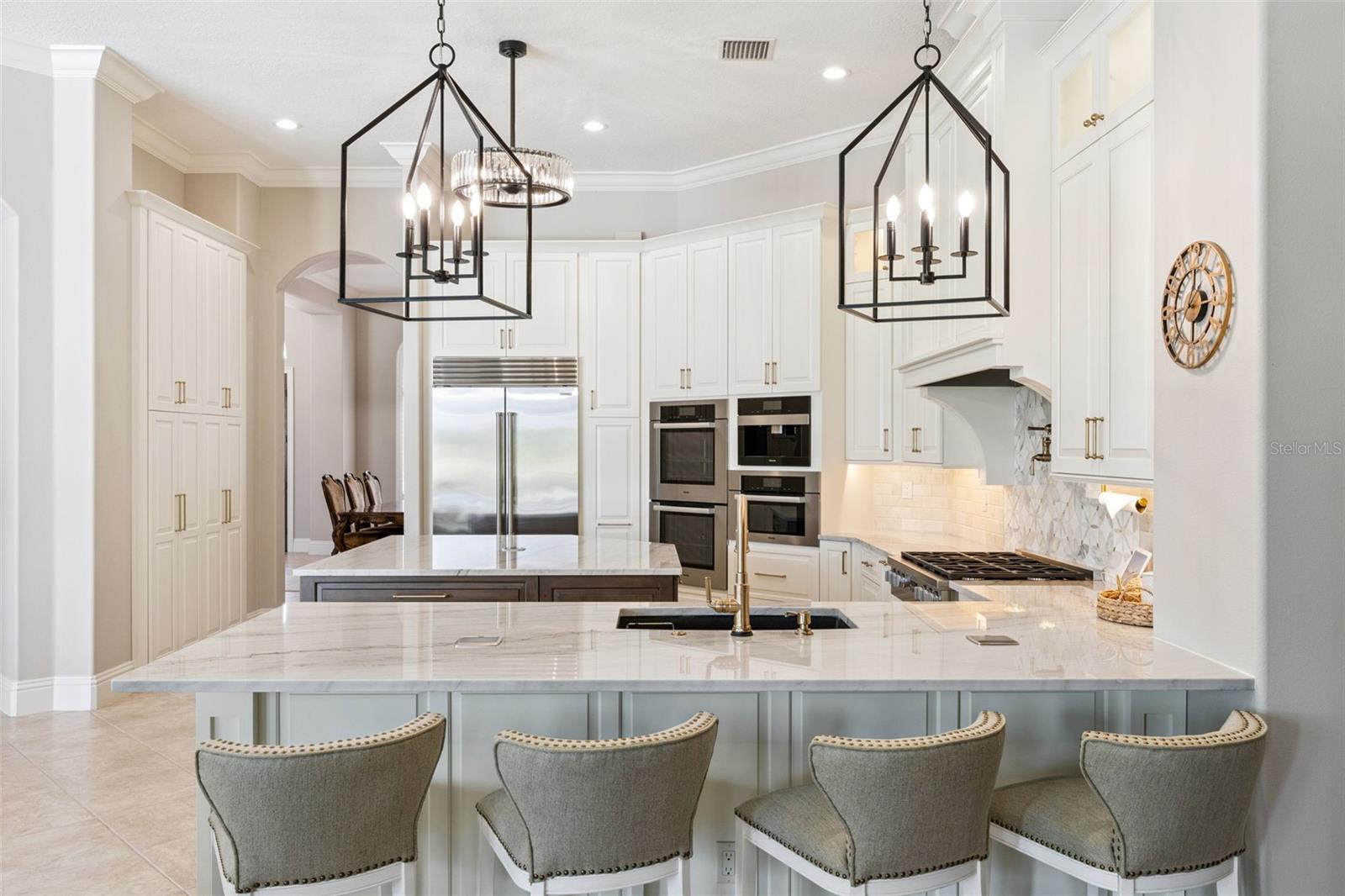 HEATHROW COUNTRY ESTATE HOMES - Residential