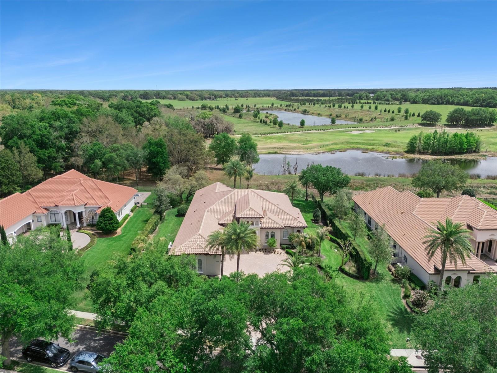 HEATHROW COUNTRY ESTATE HOMES - Residential